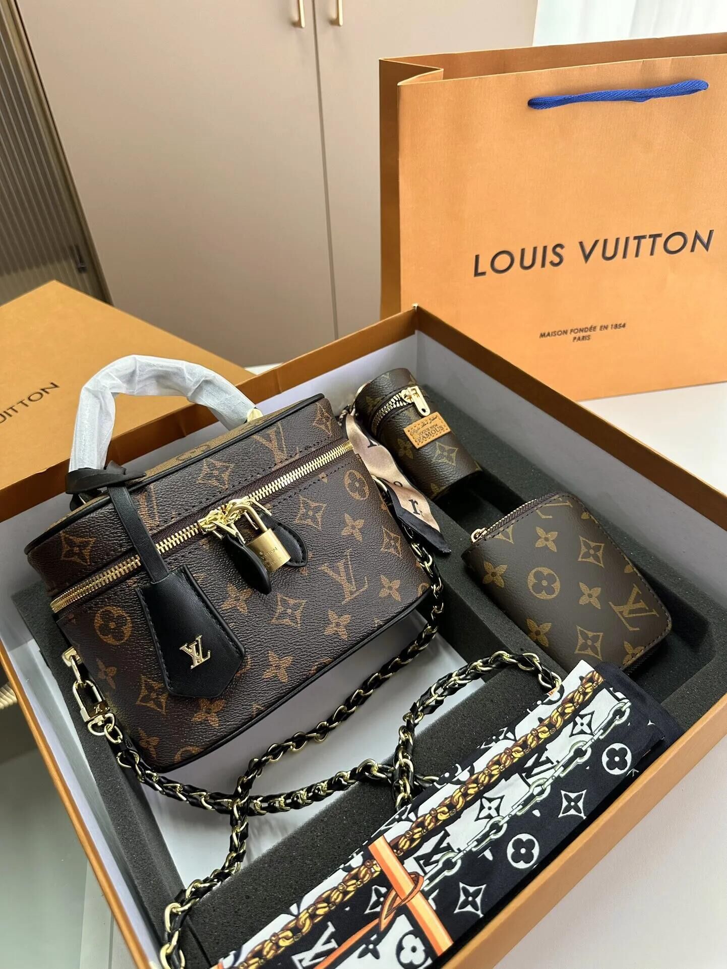 【LOUIS VUITTON】【大人気定番商品】LOUISVUITTON 古い花3点セット お得